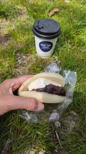 Baguel de porotos dulces y manteca de soja 😋 at Kamogawa Bakery in Kyoto