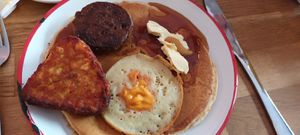 Small vegan slam breakfast at Lonely Hearts Cafe in Berlin