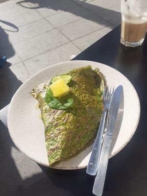 Vegan crepe with tofu at SANTA coffee in Malaga
