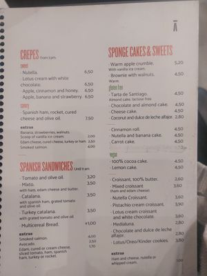 vegan cakes at SANTA coffee in Malaga