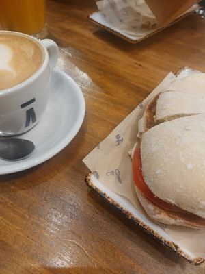 Bread with avocado and tomato at SANTA coffee in Malaga