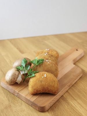 Rissois de Cogumelos  at Prana Food in Corroios