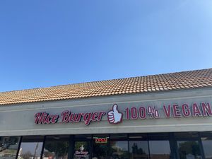 Huge 100% Vegan Signage   at Nice Burger in Stanton