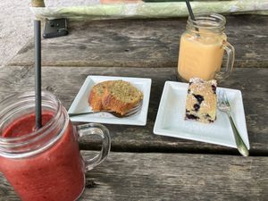 Smoothies & cakes  at River Oglio Bike Bar in Darfo Boario Terme