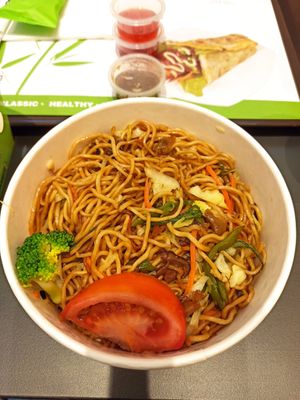 Tallarines fritos veganos at Bamboo in Madrid