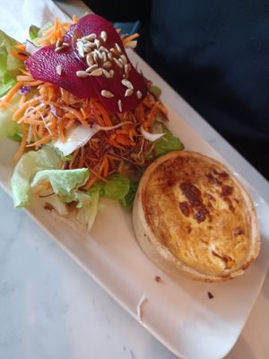 Quiche at VIERNULVIER in Ghent