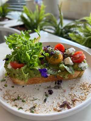 Vegan Smashed Avocado at Cafe Vianee in Miranda