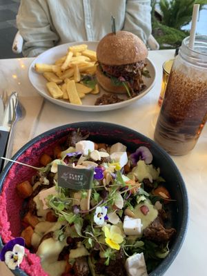 Foooood  at Cafe Vianee in Miranda