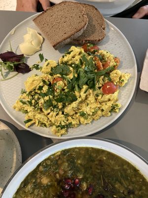 scrambled  tofu   at Kaffeemacherei in Frankfurt