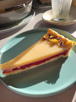 Weisseschokolade / Himbeerkuchen at Kaffeemacherei in Frankfurt