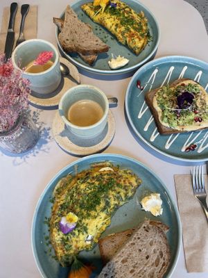 Vegan omelette + avocado smash   at Kaffeemacherei in Frankfurt