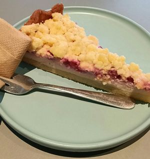 Raspberry cheesecake at Kaffeemacherei in Frankfurt