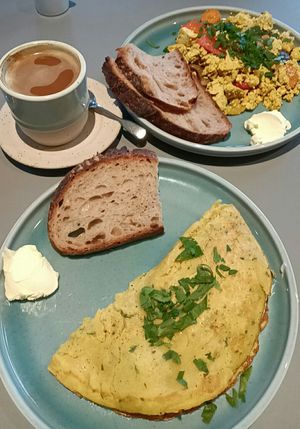 Omelette, tofu scramble & coffee. at Kaffeemacherei in Frankfurt