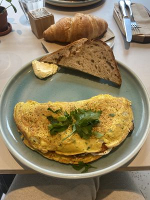 Omelette with vegetables and croissant   at Kaffeemacherei in Frankfurt