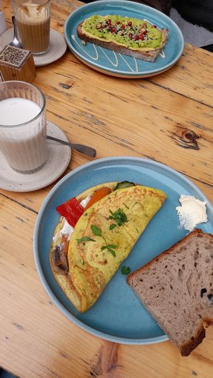 Omelett mit Gemüse at Kaffeemacherei in Frankfurt