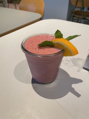 Red Smoothie   at Kaffeemacherei in Frankfurt
