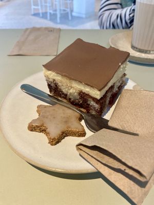 Donauwelle & Zimtstern   at Kaffeemacherei in Frankfurt