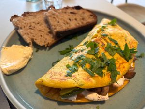 Omelette with veggies at Kaffeemacherei in Frankfurt
