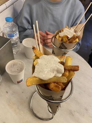 Kleine Pommes und Bier   at Las Fritas in Barcelona