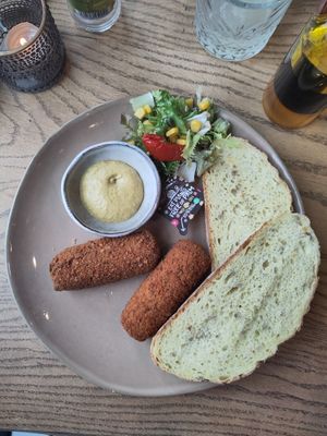 Vegan kroketten with corn bread, vegan butter and mustard at BUCK Bar Kitchen in Boskoop