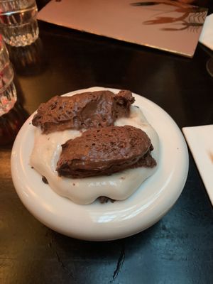 Mousse van groene thee en chocolade  at Winkel van Sinkel in Utrecht