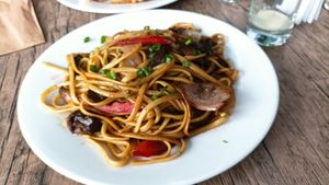 Tallarín saltado at El Chino Vegano in Lima