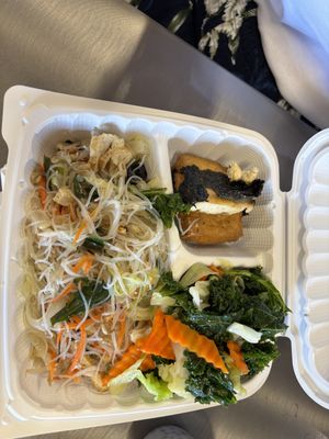 Some gluten free options: Singapore noodle, seaweed tofu (the best thing here), and surprisingly tasty vegetables    at The Vegan Shop in Hilo