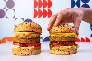 NOVOANDINA (kiwicha y quinua):
Cebolla caramelizada, queso tofu ahumado y salsa uchucuta de ajíes, maní, cancha y huacatay. 

MEXICANA (kiwicha y quinua):
Guacamole, queso cheddar de cashews y salsa de tomates y ajíes tatemados. at Holy Plants in Lima