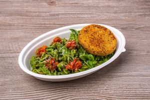 PESTO DE CASTAÑAS. Fusilli tricolor integral al pesto de castañas, servida con un toque de salsa de tomates y ajíes tatemados. at Holy Plants in Lima