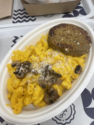 Mac and cheese with garbamburger  at Holy Plants in Lima