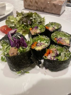 Raw sushi rolls  at Karip - ナチュラルフーズバルカリプ  in Osaka