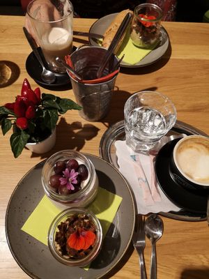 Drinks and some small snacks:) at Tratschcafé in Kottingbrunn