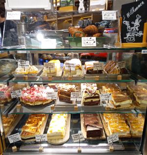 Vegetarian cake selection at Tratschcafé in Kottingbrunn
