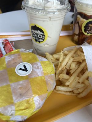 🍔 🍟   at Herbie's Burgers in Albany