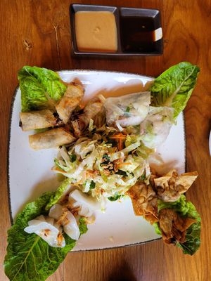 Mixed starters plate at Rou Vegan in Berlin