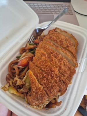 Udon noodles with vegan chicken at Rou Vegan in Berlin