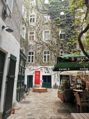 Restaurant located in the yard at Pho Linh in Vienna