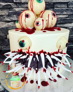 Just because your birthday is in February, doesn’t mean it can’t be a Halloween cake! I just loved making this cake! Especially the chocolate eyeballs 👀  at The Nakey Cakey Bakery in Castletown