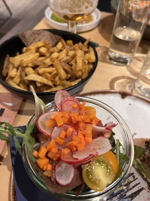 Side salade en frietjes   at Zeta in The Hague