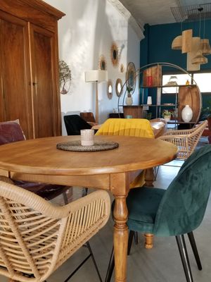 Salle at L'Originalithé in St-paul-trois-chateaux