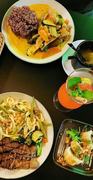 different main dishes at Vegan Bar in Schwerin