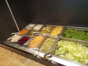 Duo kauppakeskuskessa at Plant Vegetarian Food And Cafe in Tampere