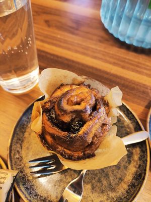 Zimt Blaubeer Schnecke at Nina‘s Deli in Dreieich