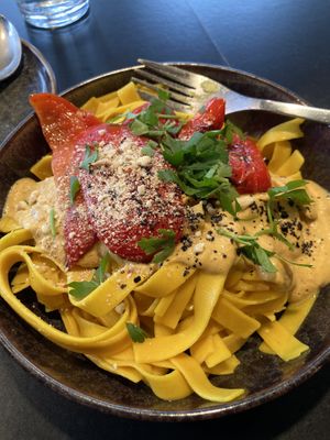 Lunch Special (11€) “Orange Pasta Bowl”   at Nina‘s Deli in Dreieich