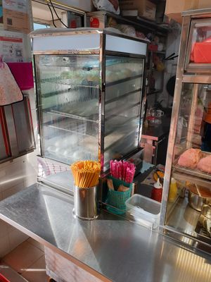 Stem buns, kueh and chee chiong fan at Vegetarian 85 in Central Singapore