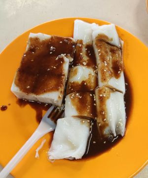 Yam Cake and Chee Cheong Fun at Vegetarian 85 in Central Singapore