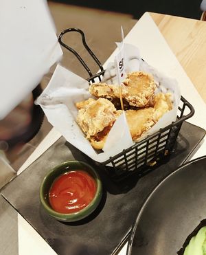 Deep fried and delicious   at Planet Green 青苔行星·现代蔬食料理 in Shenzhen