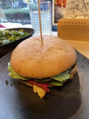 Spinatknödel Burger #Veganuary at Sankt Annas - Augustenstraße  in Munich