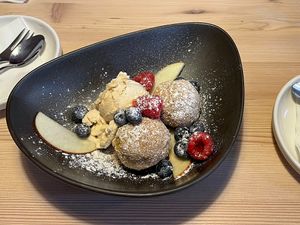 Apfelbala  at Sankt Annas - Augustenstraße  in Munich