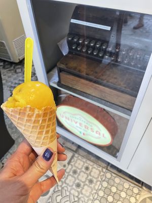 Had the passion fruit flavour 🍦   at Sorveteria Universal in Belo Horizonte